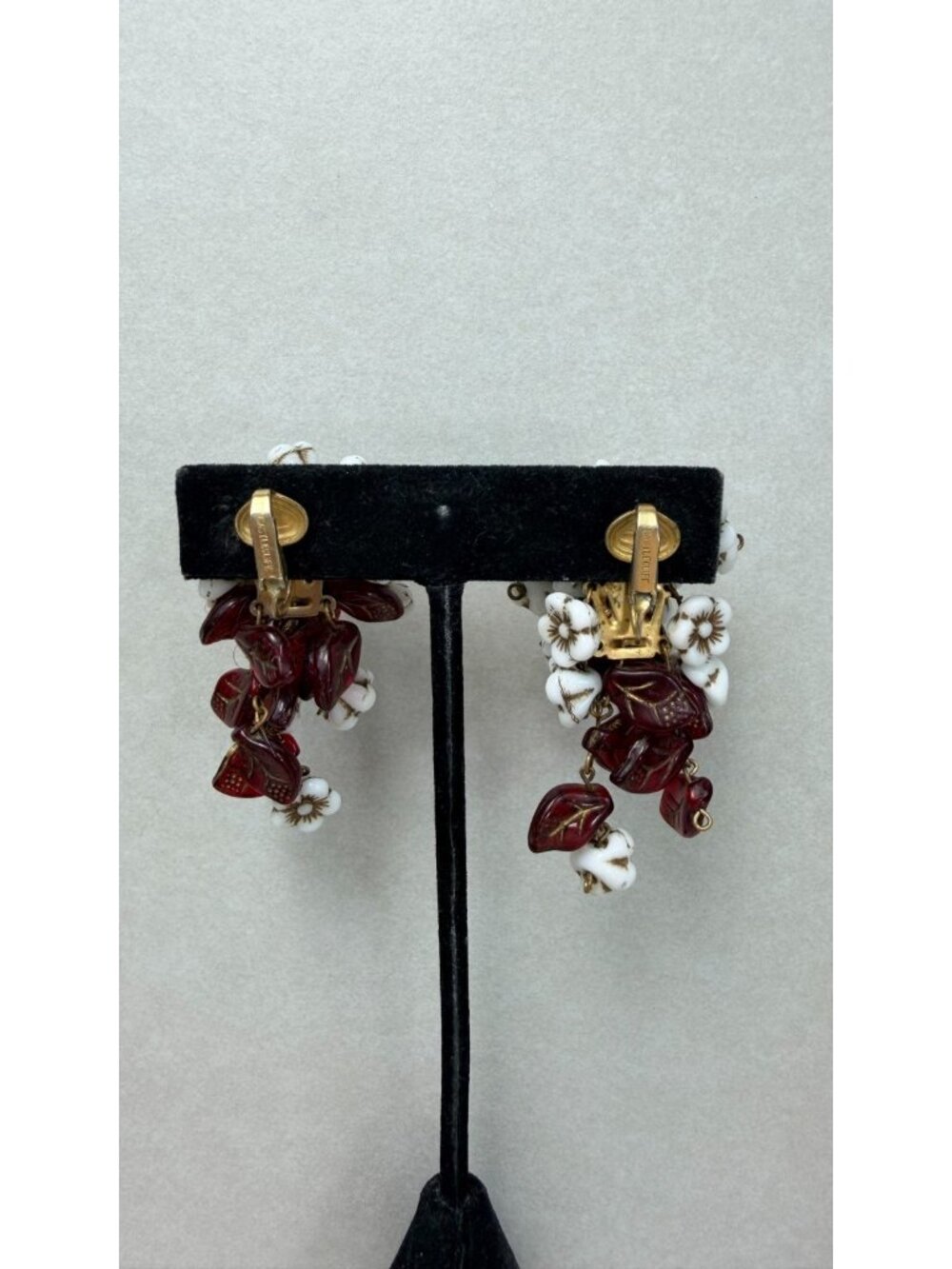 Castlecliff Floral Cluster Earrings Milk Glass Red Lucite Vintage - Picture 3 of 8